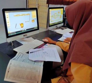 SMAN 1 Labuhan Haji menerapkan Pembelajaran Berbasis IT dengan Software Buatan Universitas Colorado